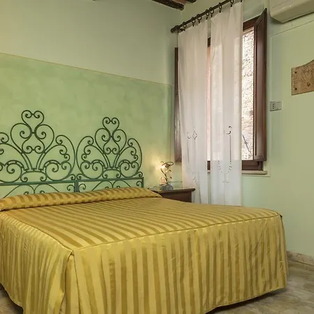 Hotel Antica Torre Siena